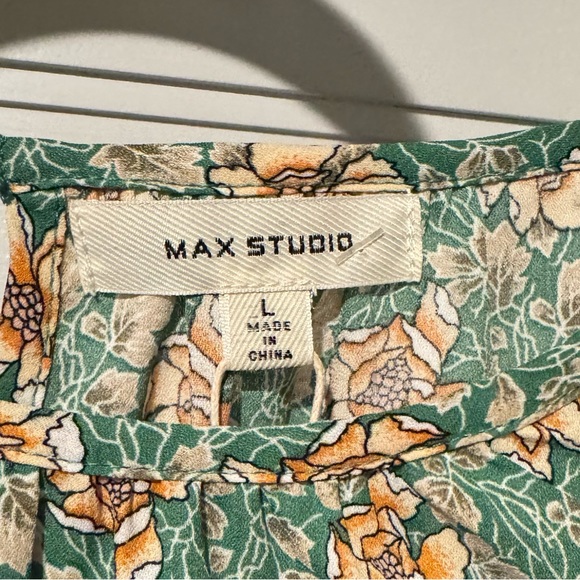 Max Studio Flowered Blouse with Ruched Sleeves - Picture 3 of 9